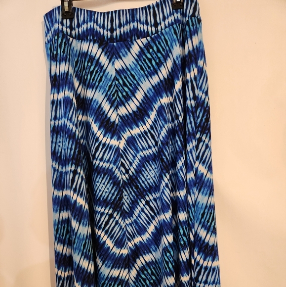 New Directions Blue and White Maxi Skirt PL - Picture 6 of 6